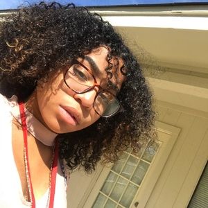 Meet your Posher, Ariana